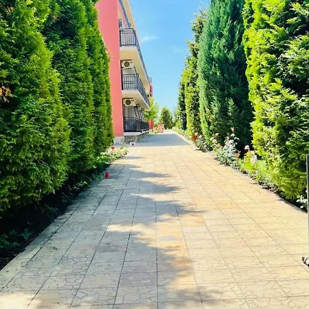 Bratanov Holiday ساني بيتش